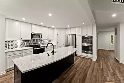 Kitchen - 7082 Birkdale Dr, Hamilton Township, OH 45039 photo 1 of 5