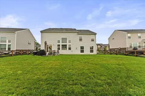 Exterior - 7082 Birkdale Dr, Hamilton Township, OH 45039 photo 4 of 6