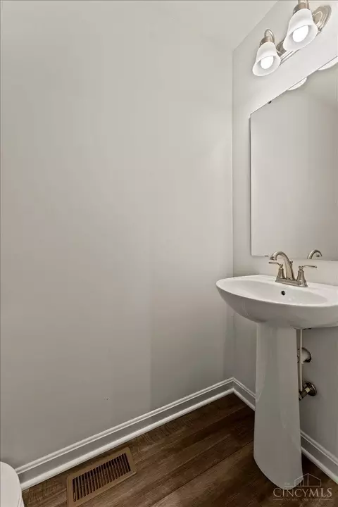 Bath - 7082 Birkdale Dr, Hamilton Township, OH 45039 photo 1 of 5