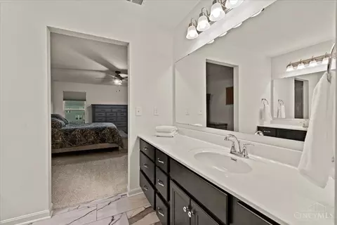 Entry Way - 7082 Birkdale Dr, Hamilton Township, OH 45039 photo 11 of 13