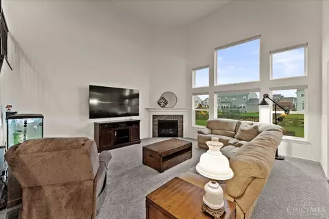 Living - 7082 Birkdale Dr, Hamilton Township, OH 45039 photo 3 of 4