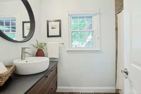 Bath - 8702 Appleknoll Ln, Cincinnati, OH 45236 photo 2 of 3