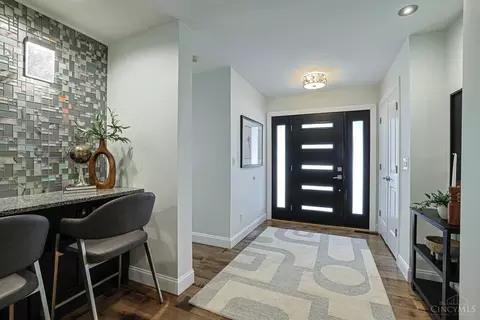Entry Way - 8702 Appleknoll Ln, Cincinnati, OH 45236 photo 2 of 2