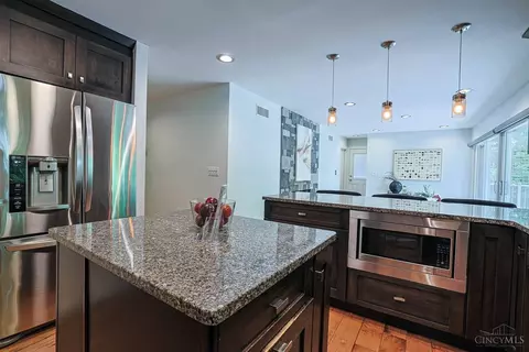 Kitchen - 8702 Appleknoll Ln, Cincinnati, OH 45236 photo 5 of 7