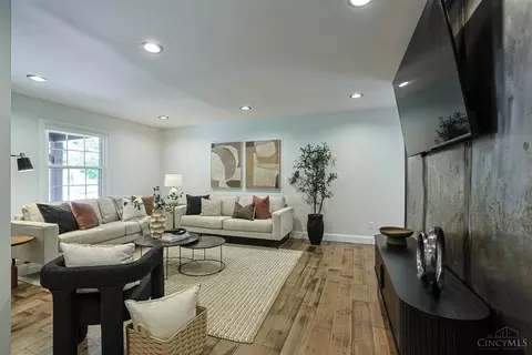 Living - 8702 Appleknoll Ln, Cincinnati, OH 45236 photo 1 of 5