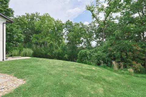 Exterior - 8702 Appleknoll Ln, Cincinnati, OH 45236 photo 7 of 12