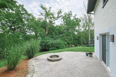 Exterior - 8702 Appleknoll Ln, Cincinnati, OH 45236 photo 5 of 12