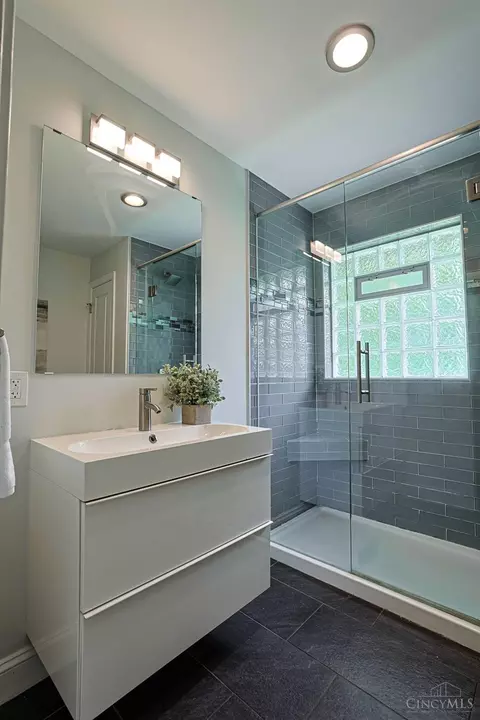 Bath - 8702 Appleknoll Ln, Cincinnati, OH 45236 photo 1 of 3