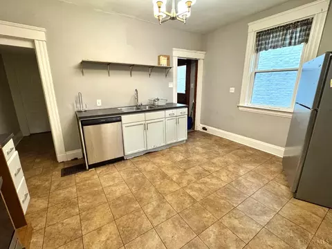 Kitchen - 461 Warner St, Cincinnati, OH 45219 photo 1 of 4
