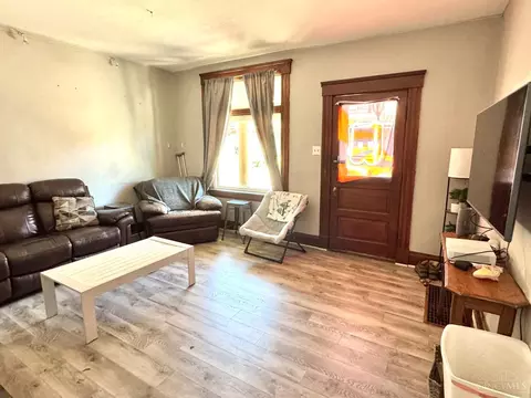 Living - 461 Warner St, Cincinnati, OH 45219 photo 1 of 1