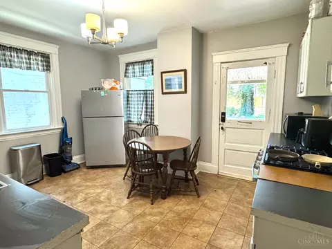 Kitchen - 461 Warner St, Cincinnati, OH 45219 photo 4 of 4