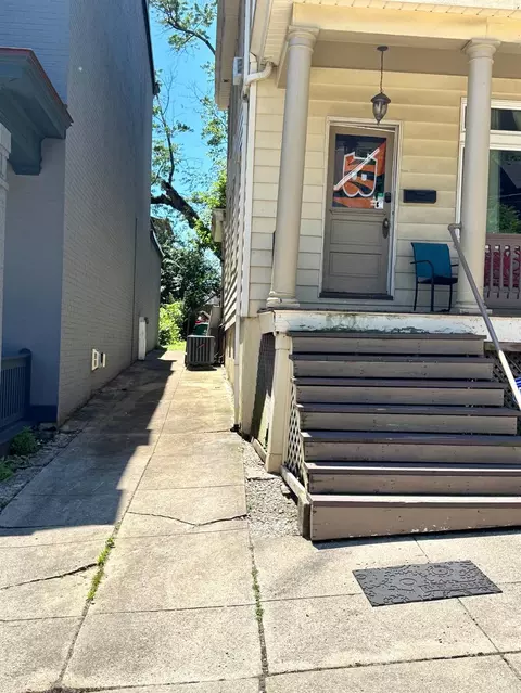 Exterior - 461 Warner St, Cincinnati, OH 45219 photo 3 of 8