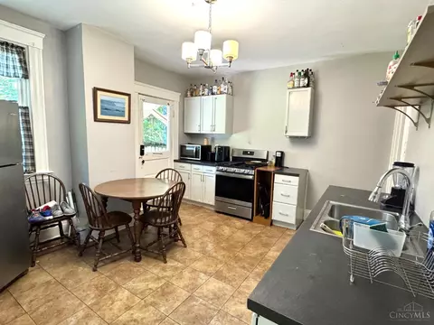 Kitchen - 461 Warner St, Cincinnati, OH 45219 photo 3 of 4