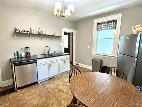 Kitchen - 461 Warner St, Cincinnati, OH 45219 photo 2 of 4