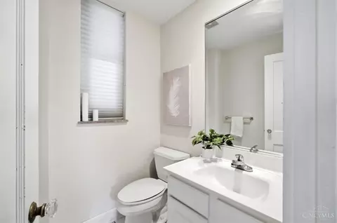 Bath - 2333 Upland Pl, Cincinnati, OH 45206 photo 2 of 10