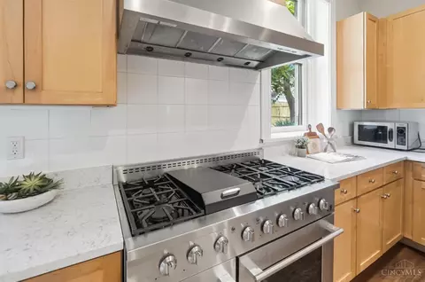 Kitchen - 2333 Upland Pl, Cincinnati, OH 45206 photo 4 of 6