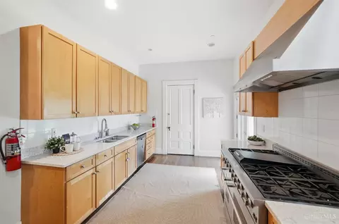 Kitchen - 2333 Upland Pl, Cincinnati, OH 45206 photo 2 of 6