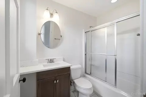 Bath - 2333 Upland Pl, Cincinnati, OH 45206 photo 5 of 10