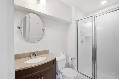 Bath - 2333 Upland Pl, Cincinnati, OH 45206 photo 6 of 10