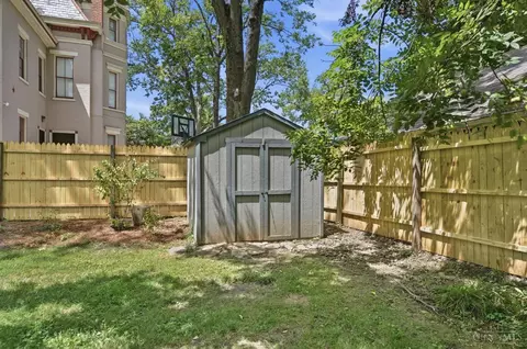 Exterior - 2333 Upland Pl, Cincinnati, OH 45206 photo 6 of 7