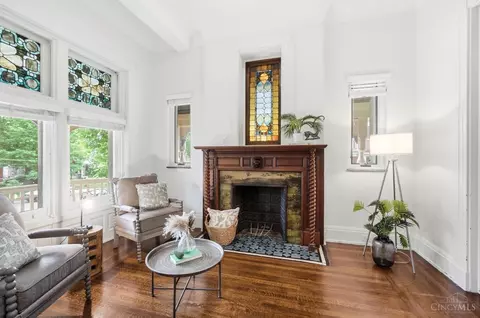 Living - 2333 Upland Pl, Cincinnati, OH 45206 photo 6 of 12