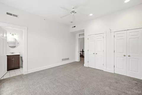 Bedroom - 2333 Upland Pl, Cincinnati, OH 45206 photo 9 of 20