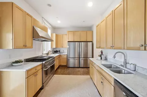 Kitchen - 2333 Upland Pl, Cincinnati, OH 45206 photo 5 of 6