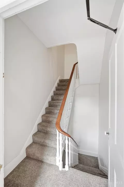 Entry Way - 2333 Upland Pl, Cincinnati, OH 45206 photo 7 of 7