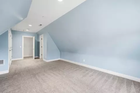 Bedroom - 2333 Upland Pl, Cincinnati, OH 45206 photo 15 of 20