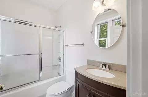 Bath - 2333 Upland Pl, Cincinnati, OH 45206 photo 3 of 10