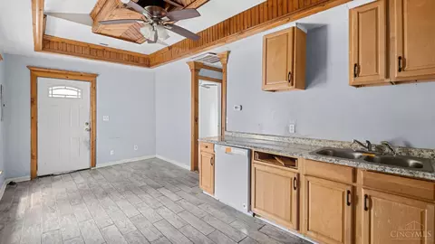 Entry Way - 6264 Simpson Ave, Cincinnati, OH 45224 photo 3 of 3