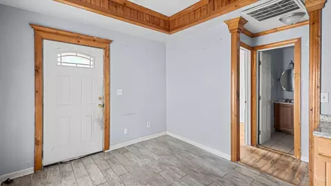 Entry Way - 6264 Simpson Ave, Cincinnati, OH 45224 photo 1 of 3
