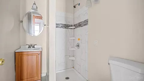 Bath - 6264 Simpson Ave, Cincinnati, OH 45224 photo 1 of 1