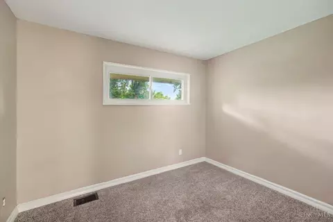 Bedroom - 8633 Daly Rd, Cincinnati, OH 45231 photo 5 of 5