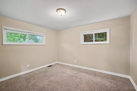 Bedroom - 8633 Daly Rd, Cincinnati, OH 45231 photo 1 of 5