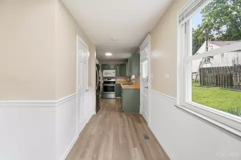 Entry Way - 6184 Hillside Ave, Cincinnati, OH 45233 photo 3 of 8