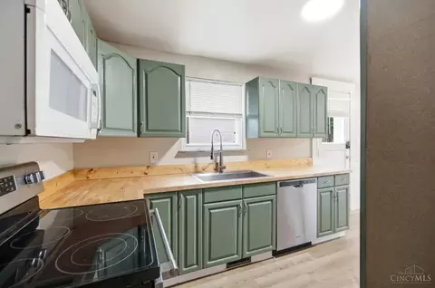 Kitchen - 6184 Hillside Ave, Cincinnati, OH 45233 photo 2 of 4