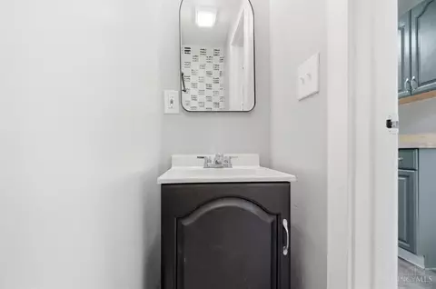 Bath - 6184 Hillside Ave, Cincinnati, OH 45233 photo 1 of 5