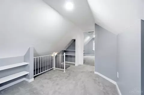 Entry Way - 6184 Hillside Ave, Cincinnati, OH 45233 photo 6 of 8