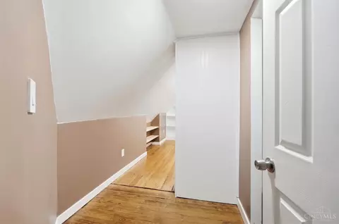 Entry Way - 6184 Hillside Ave, Cincinnati, OH 45233 photo 7 of 8