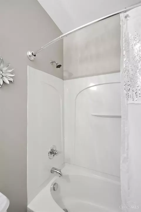 Bath - 7464 Bridge Point Dr, Cincinnati, OH 45248 photo 7 of 7