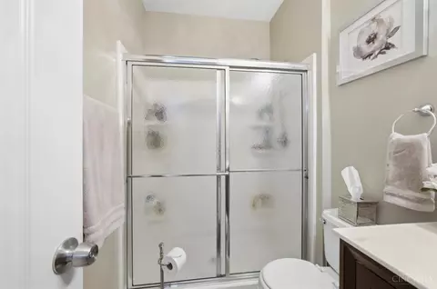 Bath - 7464 Bridge Point Dr, Cincinnati, OH 45248 photo 3 of 7