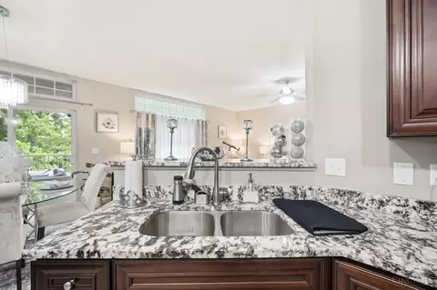 Kitchen - 7464 Bridge Point Dr, Cincinnati, OH 45248 photo 4 of 5