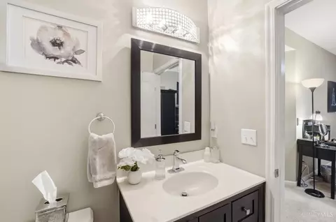 Bath - 7464 Bridge Point Dr, Cincinnati, OH 45248 photo 2 of 7