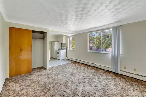 Living - 3331 Parkcrest Ln, Cincinnati, OH 45211 photo 5 of 5