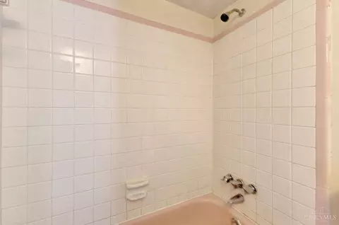 Bath - 3331 Parkcrest Ln, Cincinnati, OH 45211 photo 1 of 3