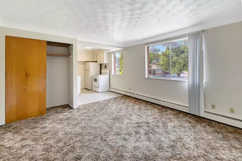 Living - 3331 Parkcrest Ln, Cincinnati, OH 45211 photo 1 of 5