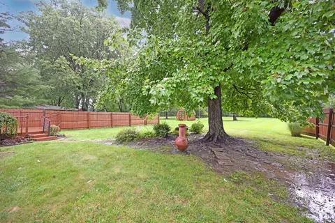 Exterior - 1127 Flick Ln, Batavia, OH 45103 photo 8 of 10