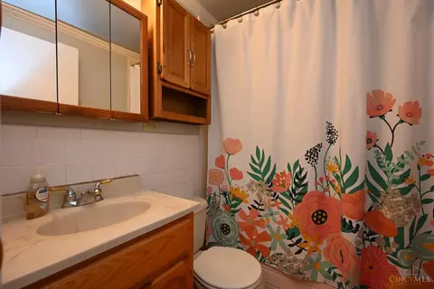 Bath - 1127 Flick Ln, Batavia, OH 45103 photo 1 of 2