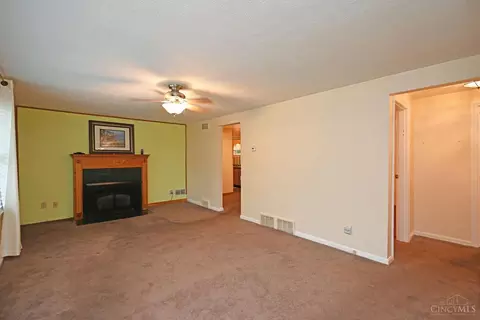 Living - 1127 Flick Ln, Batavia, OH 45103 photo 1 of 6